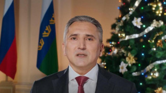 Губернатор Тюменской области Александр Моор поздравил северян с наступающим 2022 годом
