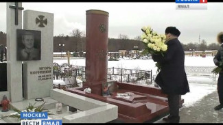 На Троекуровском кладбище открыли памятники Игорю Корнелюку и Антону Волошину