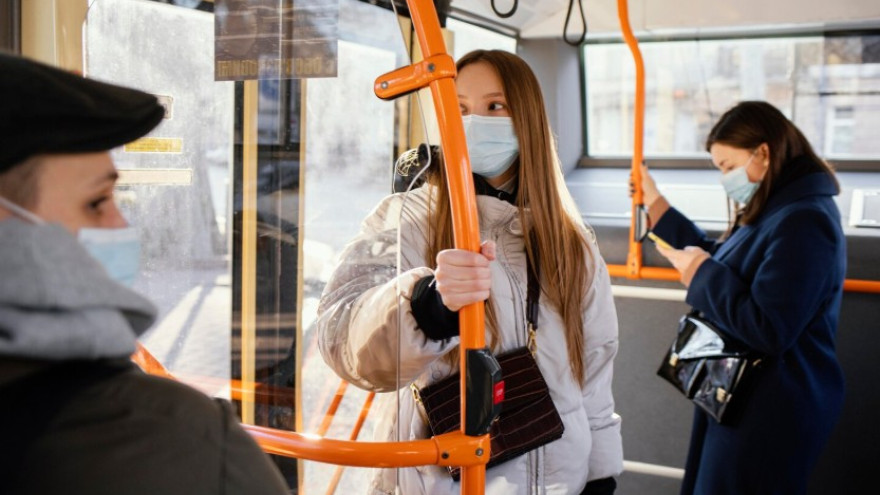 Врачи советуют жителям Ямала не ездить на общественном транспорте в час пик