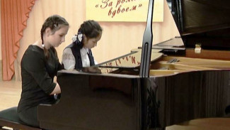 Классика в четыре руки. В Муравленко прошел конкурс «Вдвоем за роялем»