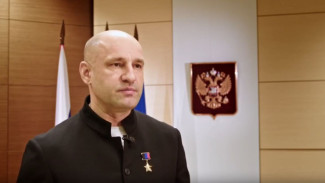 «Победа вновь будет за нами»: полпред Жога поздравил уральцев с 9 Мая