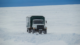 Дороги нет: из-за штормового предупреждения на Ямале закрыты  зимники