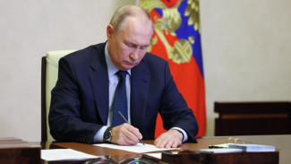 Владимир Путин поручил в 2025 году работать над повышением рождаемости
