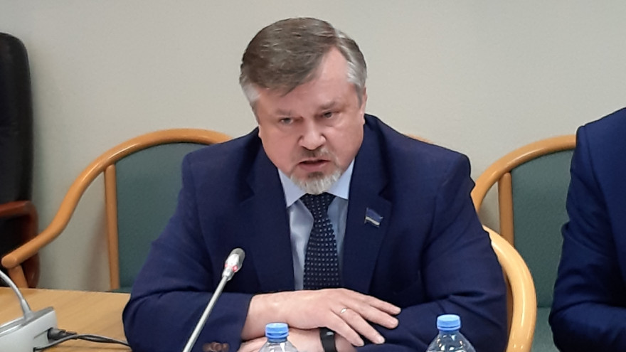 Виктор Казарин отметил важность сохранения доступности авиасообщения на Ямале