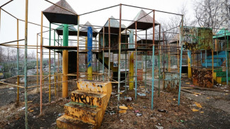 Прорыв канализации из-за подгузников в Лабытнанги вскрыл проблемы безопасности детских площадок