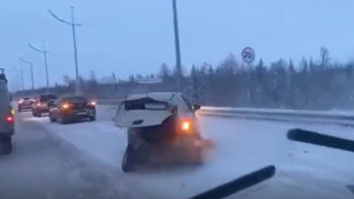 В страшной автокатастрофе в Новом Уренгое погибла молодая девушка ВИДЕО