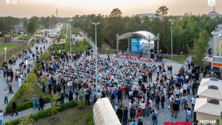 24 вопроса за час: в Муравленко прошла встреча губернатора с горожанами