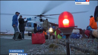 Спасатели МЧС, сопровождавшие волонтеров на остров Белый, вернулись в Салехард
