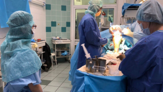 Сбылась смелая мечта: жительница Салехарда Анна Салиндер побывала на высокотехнологичных хирургических операциях
