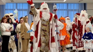 Муравленко зажёг новогоднее настроение парадом Дедов Морозов 