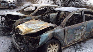 Ночью в Ноябрьске вспыхнули сразу три автомобиля