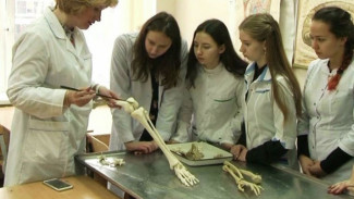 Ямальские школьники знакомятся с будущей профессией в медуниверситете Тюмени