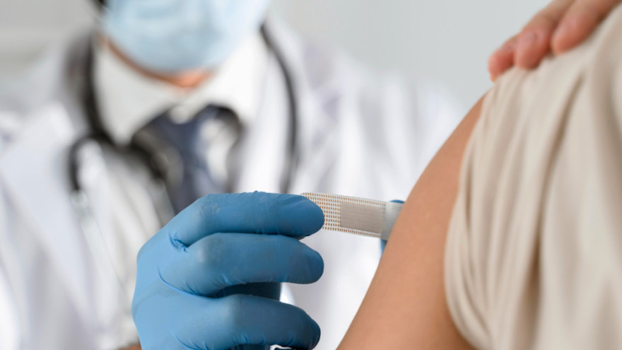 Жителям Ямала назвали прививки, которые важно сделать в феврале и марте