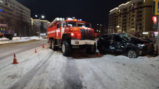 В Новом Уренгое случилась авария с участием пожарной машины