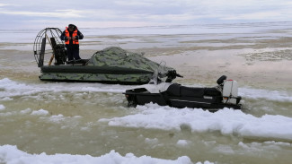 На Ямале в ледовый плен попали 11 человек, в числе которых 3 ребенка