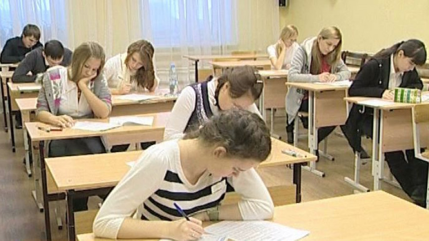 В День студента Дмитрий Артюхов принял решение увеличить губернаторскую стипендию в 10 раз