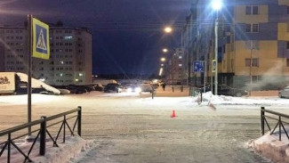 Появилось видео с места ДТП в Ноябрьске, где на «зебре» пьяный водитель сбил девушку-пешехода