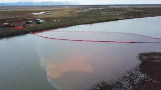 Экологическое бедствие: образцы воды и почвы с места разлива топлива в Арктике доставили в Красноярск
