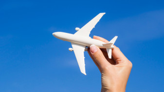 Полпред в УрФО поздравил работников гражданской авиации с праздником