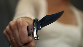В Новом Уренгое во время застолья женщина убила ножом одного из гостей
