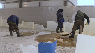 Подготовка к летней навигации: ямальские рыбаки запасаются льдом