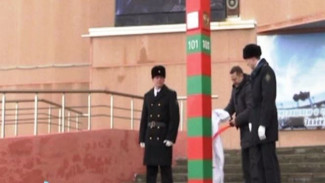 Подарок Акртике: в Дудинке презентовали памятный пограничный столб с датой основания погранслужбы