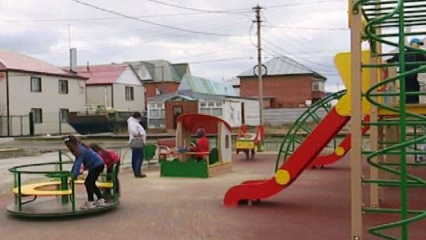 Прокуратура: 58 игровых площадок в школах и детсадах Ямала не безопасны