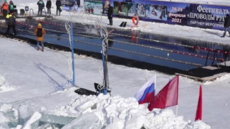 На озере Чемпионов в Тюмени прошел турнир по зимнему плаванию: участие приняли и ямальцы