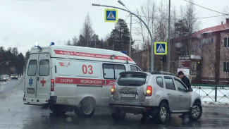 В Ноябрьске «скорая» попала в ДТП, когда везла пациентку с экстренными родами