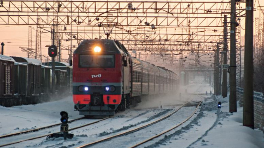 Из-за ЧП с пассажирским поездом Уфа - Новый Уренгой в Тюменской области задержали 14 составов