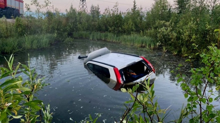 На Ямале пьяный лихач угодил в озеро в попытке уйти от полицейских 