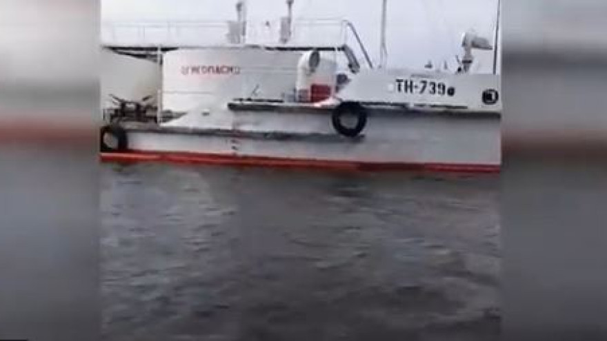 В «Лукойл» сообщили о ликвидации нефтяных пятен на реке Нумги