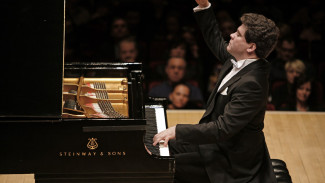 Известный пианист Денис Мацуев приедет на Ямал с победительницами конкурса «Синяя птица»