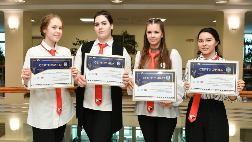 На Ямале выпускники педагогических классов получили сертификаты на целевое обучение