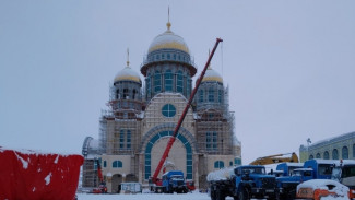 В Храме Преображения Господня в ямальской столице рабочие приступили к внутренней отделке