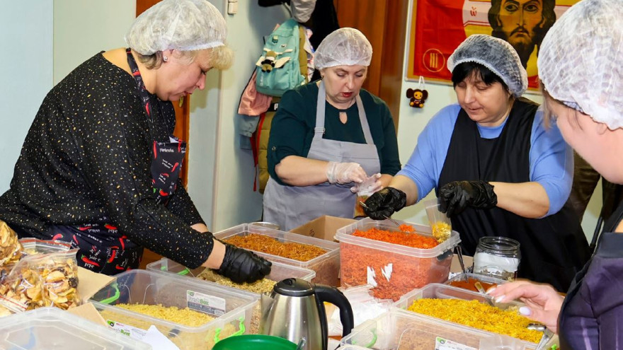 «Вкусная» помощь: жители села Пангоды собрали посылки с едой на передовую