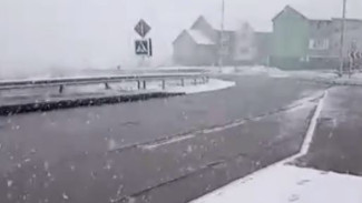 На Тазовский обрушился мощный снегопад