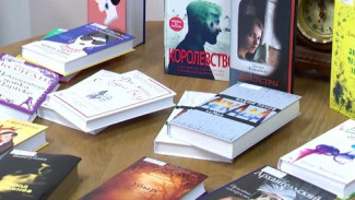 Проза, фантастика, женские романы: чем пополнился фонд ноябрьской библиотеки