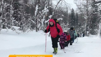 Ямальские следователи и их дети совершили восхождение на гору Яр-Кеу