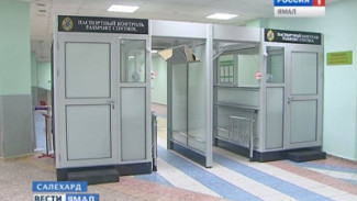 В аэропорту окружной столицы установили новые кабинки паспортного контроля