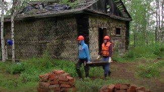 В Надымском районе женщины-добровольцы восстанавливают штрафной изолятор 501 стройки