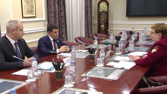 Дмитрий Артюхов обсудил с главой ямальского Роспотребнадзора план мероприятий по профилактике коронавируса