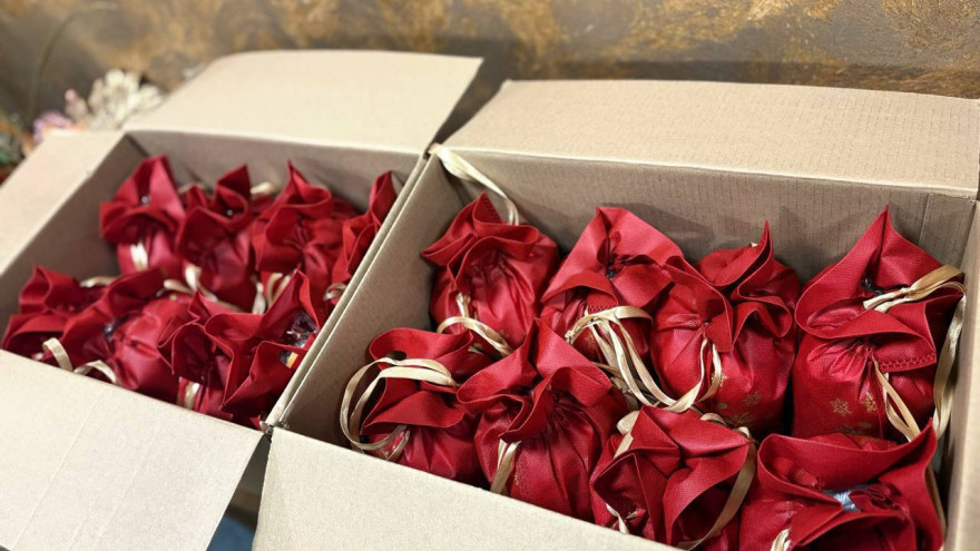 4600 новогодних подарков от Ямала доставлены в Волновахский округ