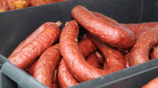 Копченые колбасы и ребрышки на стол ямальцам: в Тазовском районе открылся новый мясной цех 