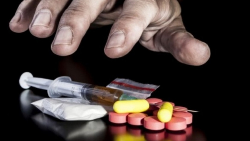 В Новом Уренгое мужчину подозревают в склонении 15-летних девушек к употреблению наркотиков