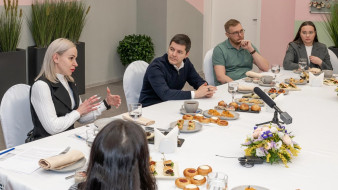 Губернатор Ямала встретился с родителями особенных детей в Год здоровья