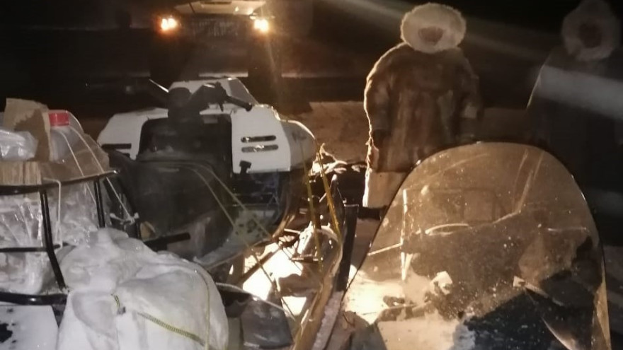 Ямалспасовцы искали тундровиков, у которых в мороз на зимнике сломался снегоход