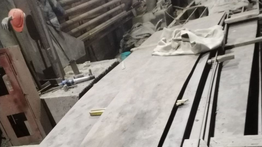 На заводе в Салехарде на сварщика упал металлический лист 