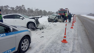 В автокатастрофе под Тюменью пострадала семья из Нового Уренгоя
