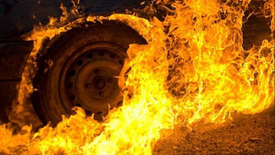 На Ямале горел автомобиль